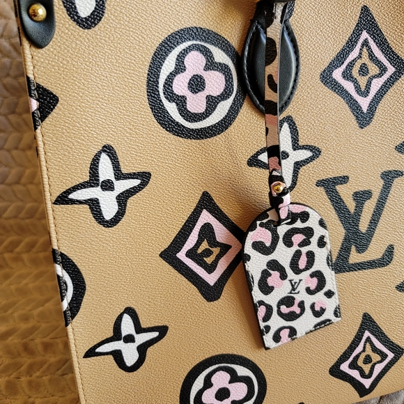 Louis Vuitton Wild At Heart Onthego GM Creme Giant Monogram Print Arizona Bag - Picture 8 of 17